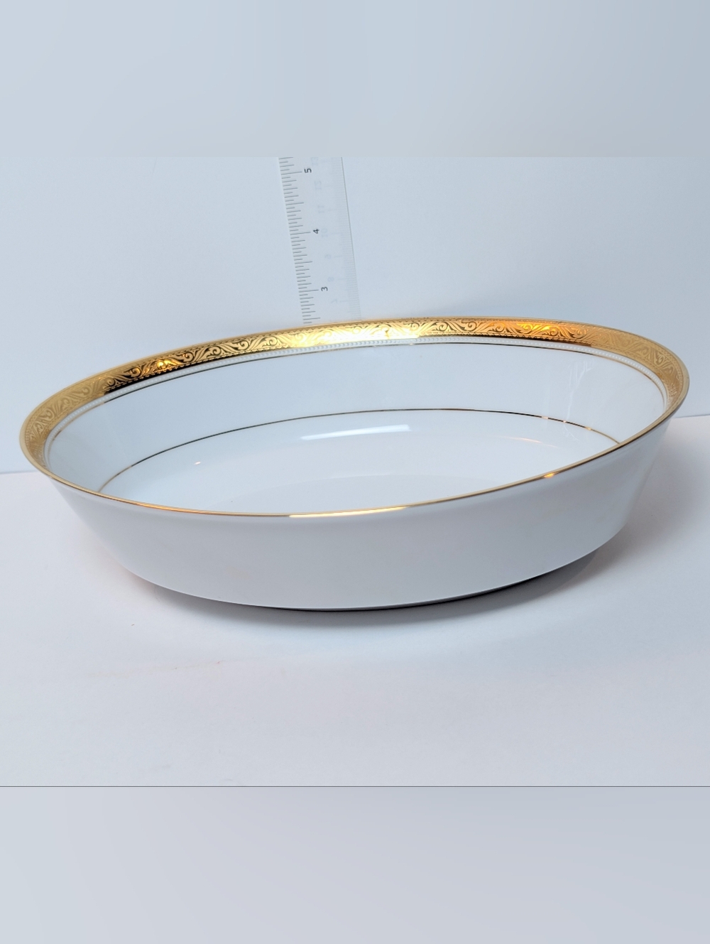 Noritake White Porcelain Serving Bowl‎ with Gold Trim
